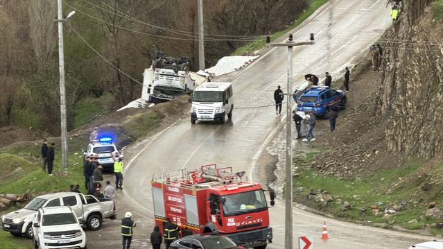 Uludere’de Kamyonet Yayaya Çarptı: 2 Yaralı