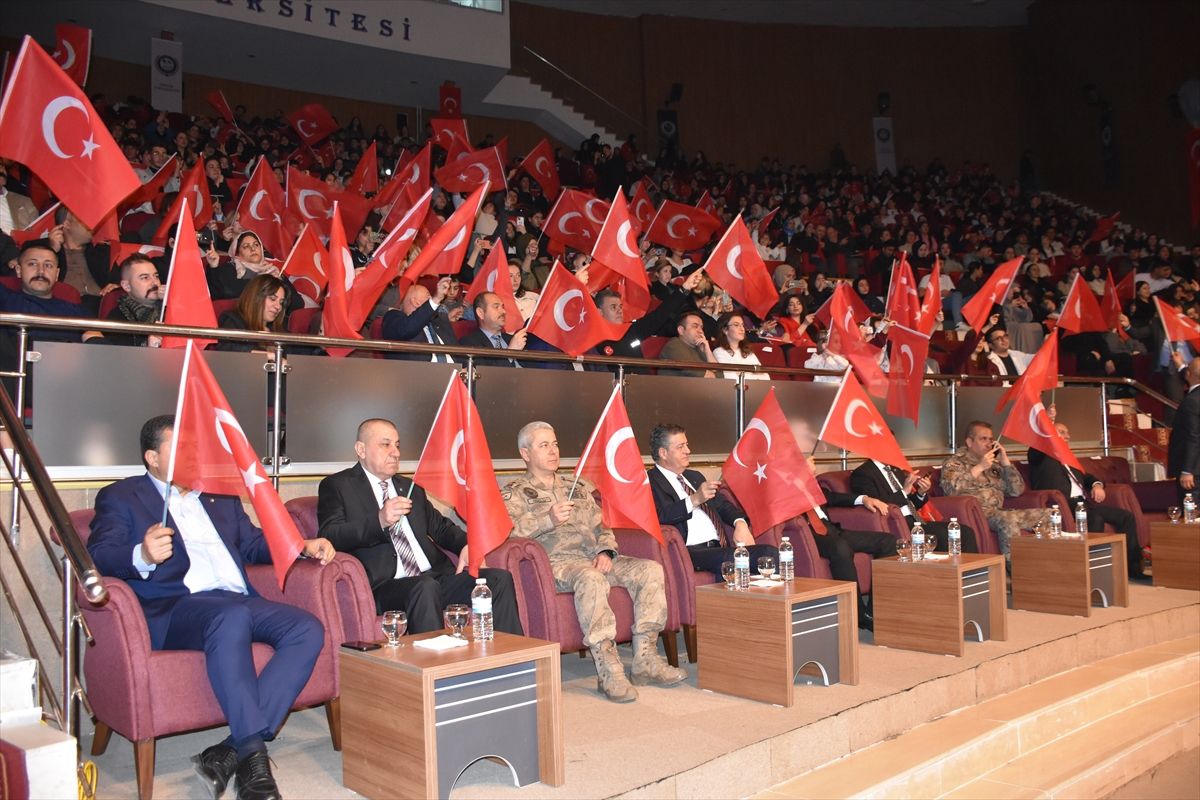 Şırnak\'ta \'Kim Var?\' Müzikal Tiyatrosu