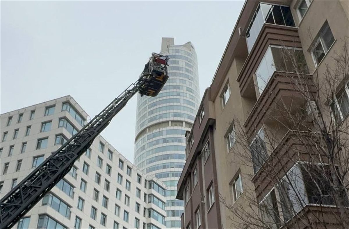 Şişli\'de Restoran Bacasında Yangın