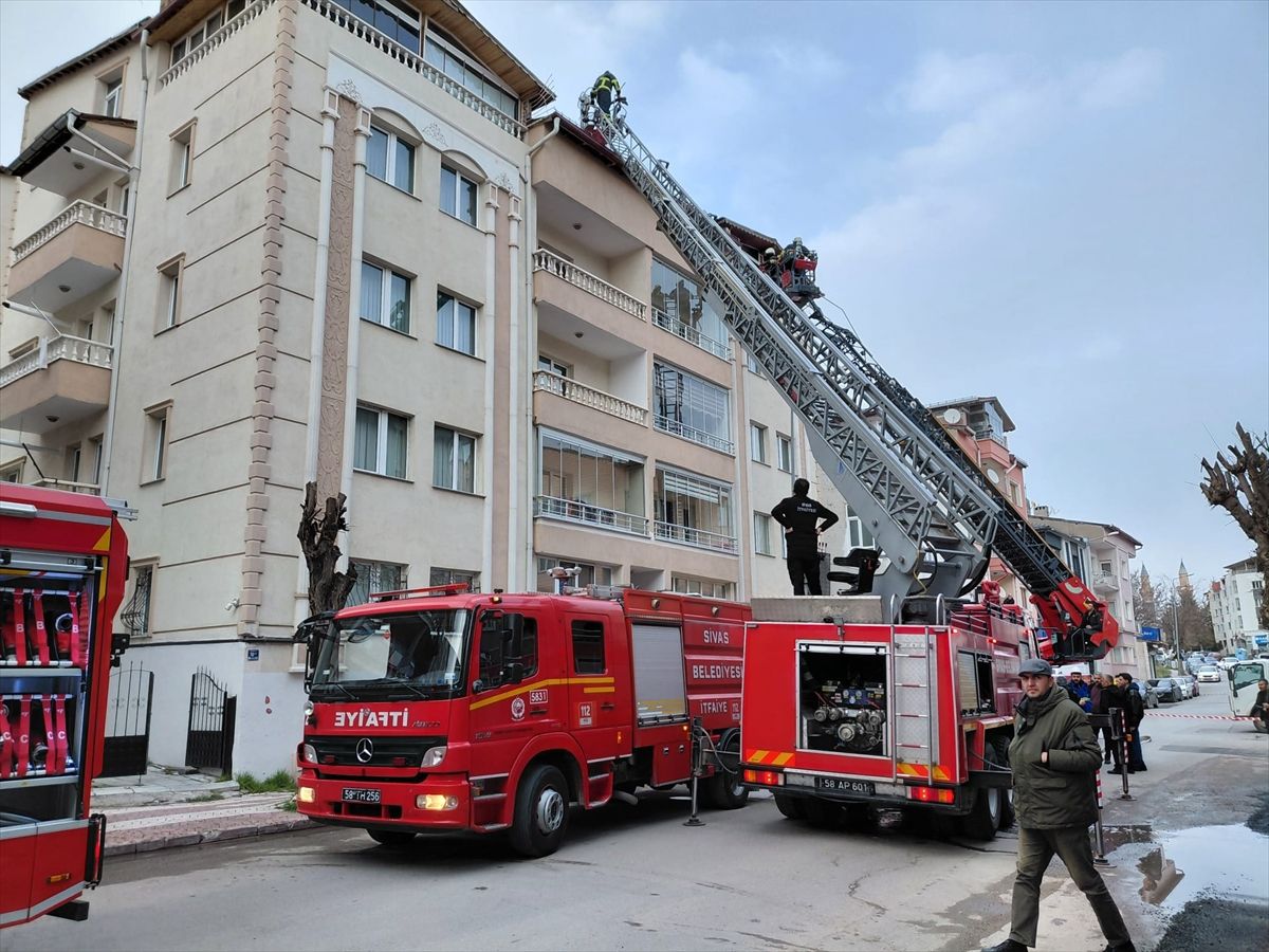 Sivas\'ta Apartman Yangını