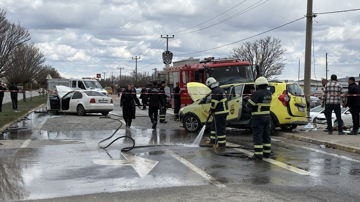 Sivas\'ta Trafik Kazası: 6 Yaralı