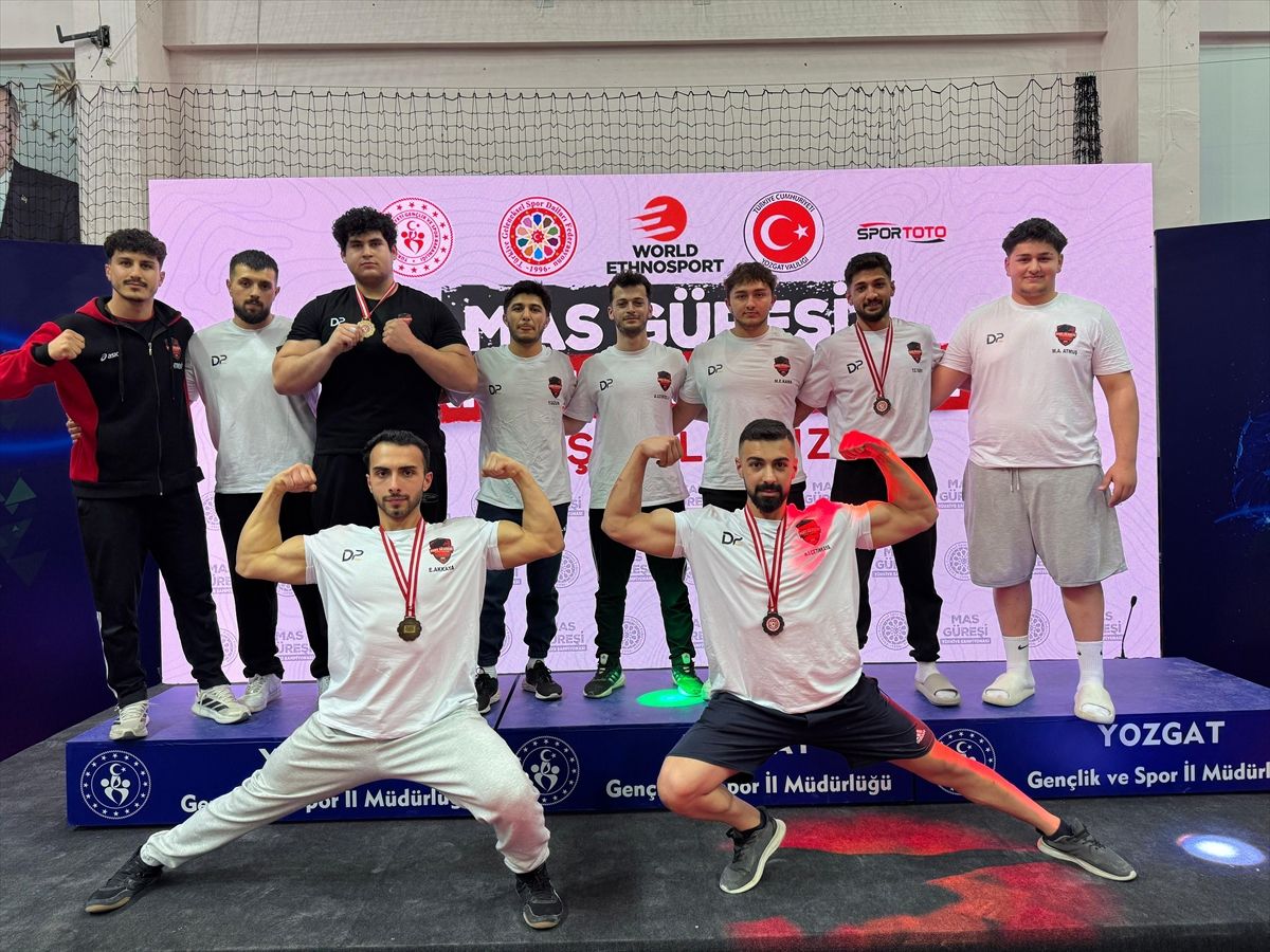 Sivaslı Güreşçiler Mas Şampiyonasında Zirvede
