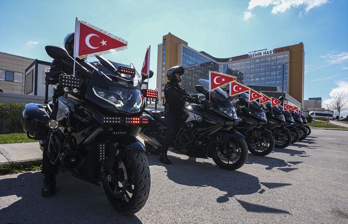 Polis, Hastanedeki Çocuklarla Bayram Kutladı