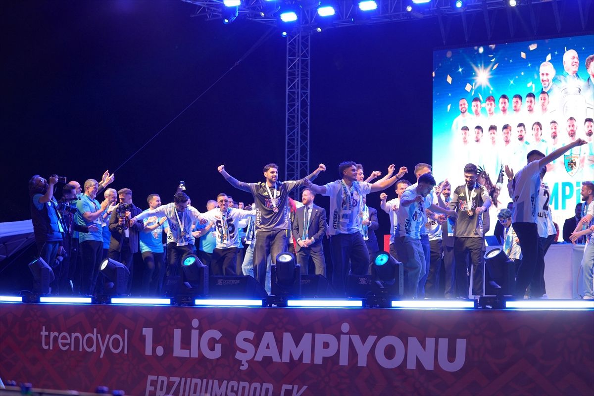 Erzurumspor FK Şampiyonluk Kupasını Aldı