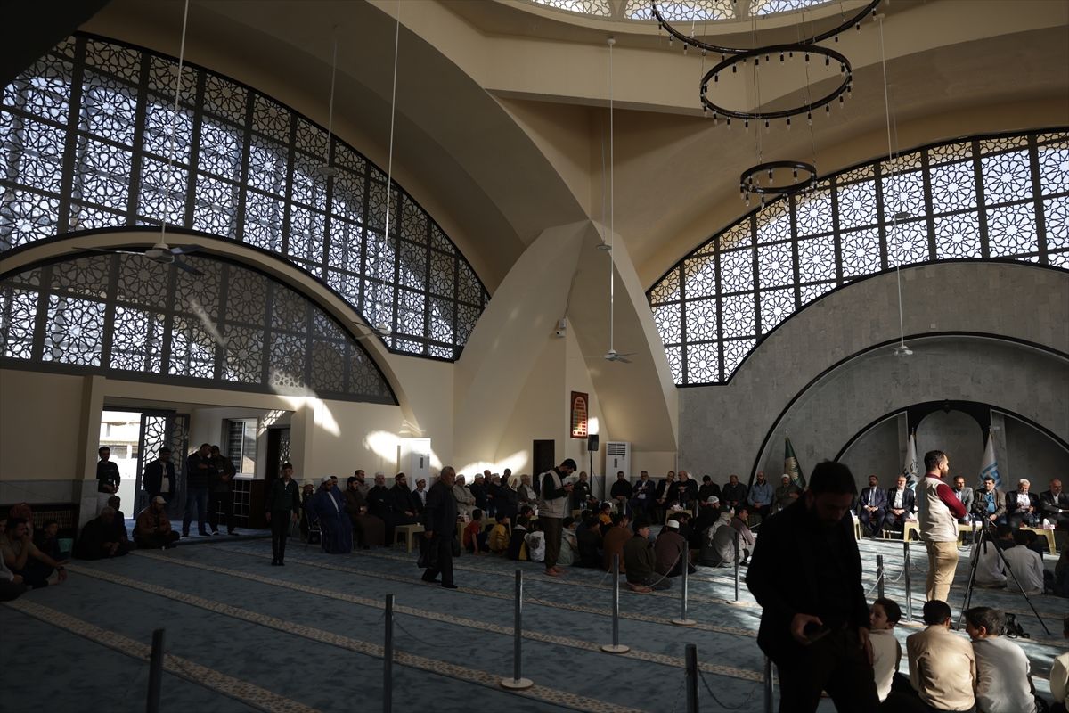 Suriye\'de Rahmet İnsani Yardım Derneği\'nin girişimleriyle restore edilen Akil Bin Ebi Talib Camii ibadete açıldı