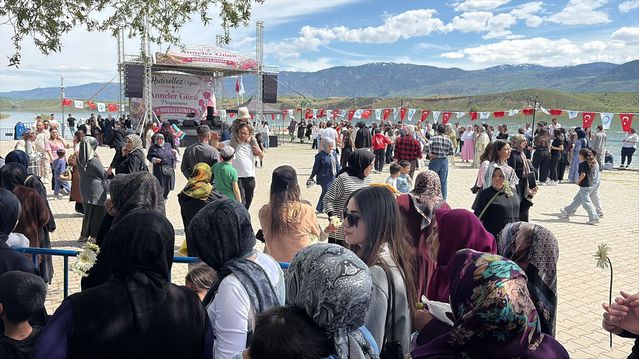 Suşehri’nde Anneler Günü ve Hıdırellez coşkusu
