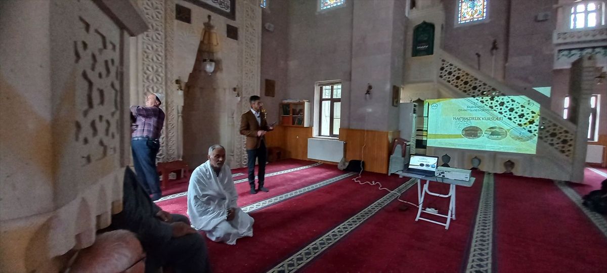 Suşehri\'nde Hacı Adaylarına Eğitim Semineri