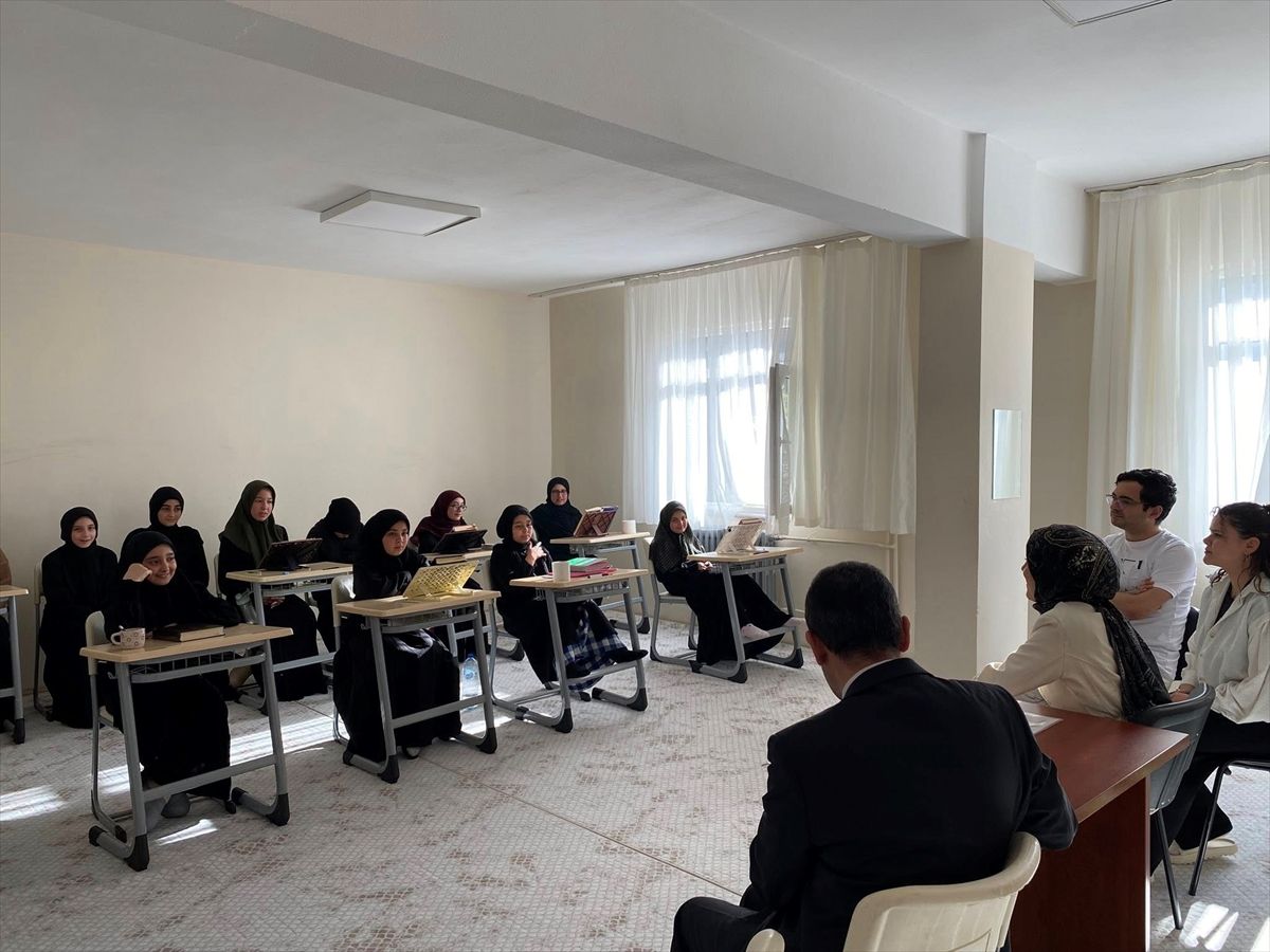 Suşehri\'nde Kur\'an kursu öğrencilerine hijyen eğitimi verildi