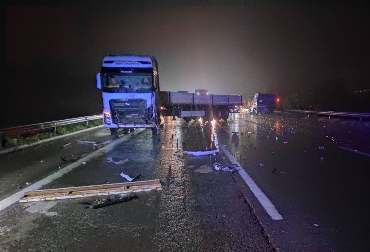 TAG Otoyolu\'nda Feci Kaza: 1 Ölü, 1 Yaralı