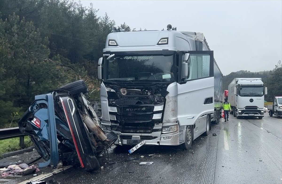 Mersin\'de Zincirleme Trafik Kazası: 1 Ölü, 5 Yaralı