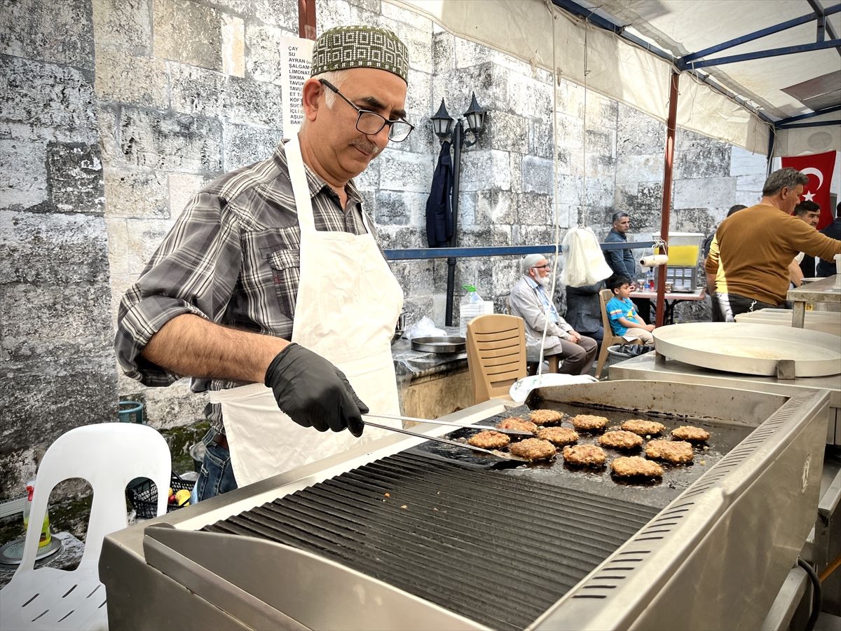 Tarsus\'ta Kur\'an Kursları İçin Kermes Düzenlendi