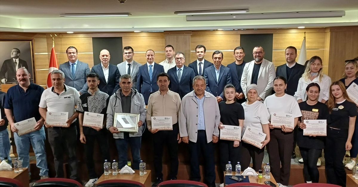 Tarsus\'ta Hijyen ve Misafir Memnuniyeti Eğitimi Tamamlandı