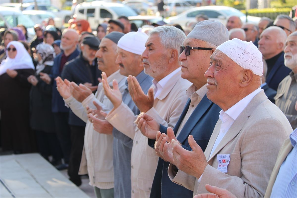 Taşova\'da 30 Hacı Adayı Uğurlandı