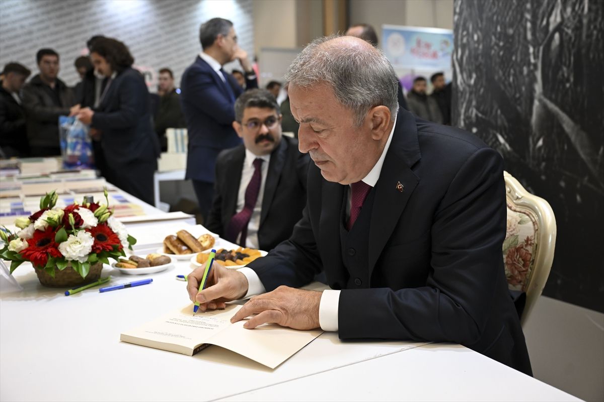 Hulusi Akar\'dan Haksız Savaş Açıklaması