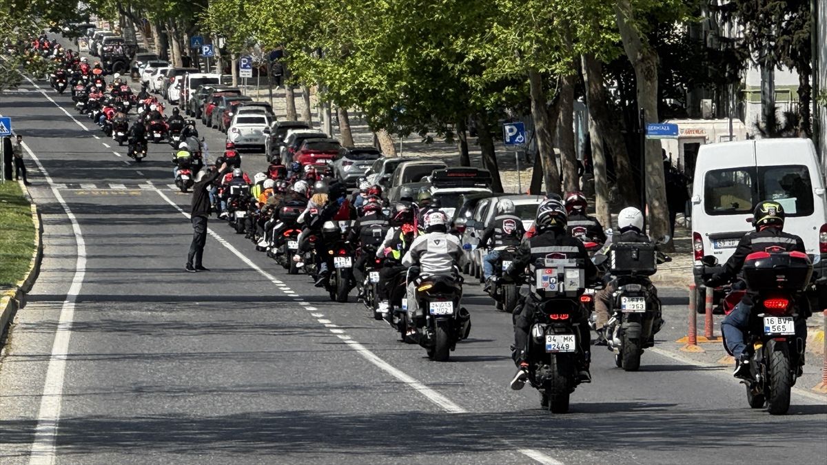 Motosiklet Tutkunları Anneler Günü\'nde Buluştu