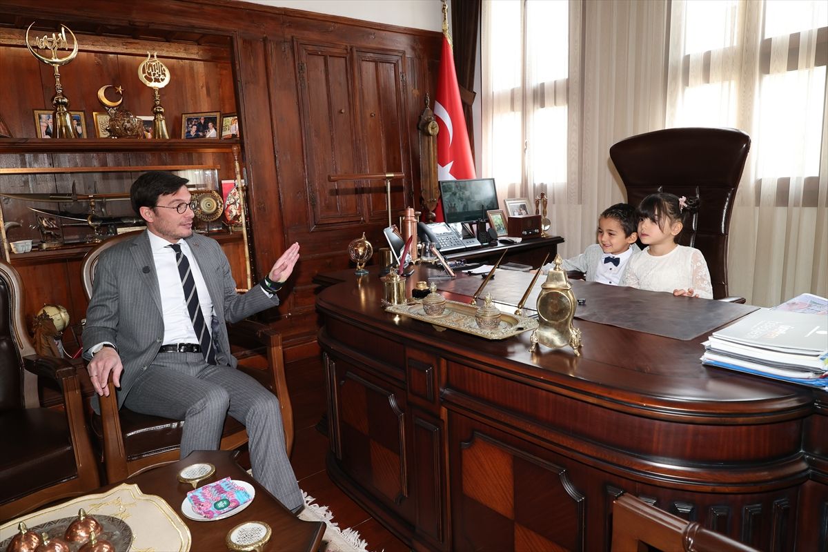 Başkan, Koltuğunu Öğrenciye Devretti