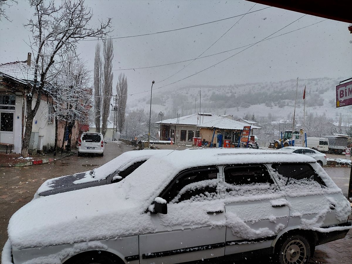 Başçiftlik\'te Kar Yağışı Devam Ediyor