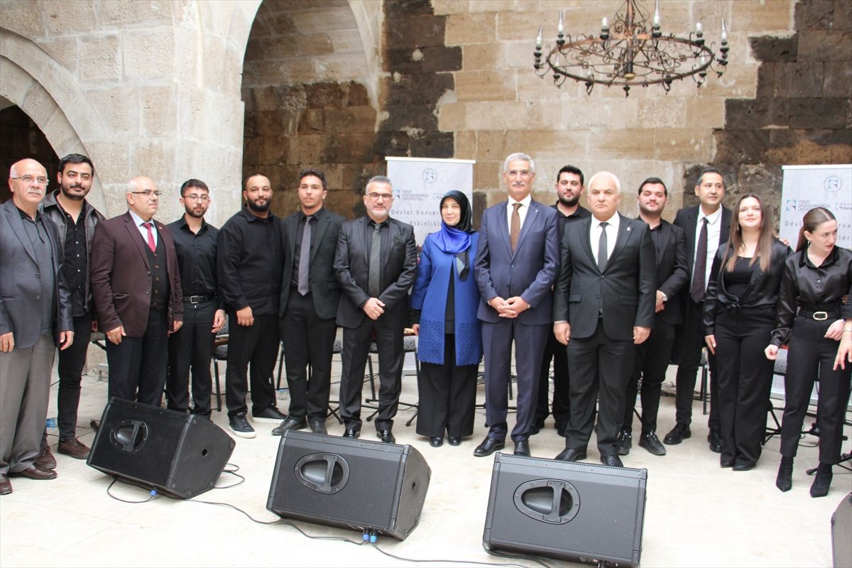 Tarihi Kervansaray\'da Türk Halk Müziği Konseri