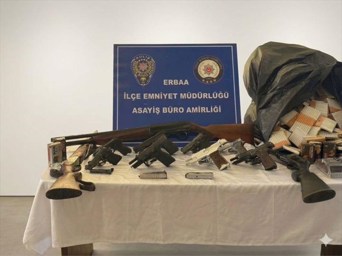 Erbaa\'da Ruhsatsız Silah Operasyonu: 14 Gözaltı