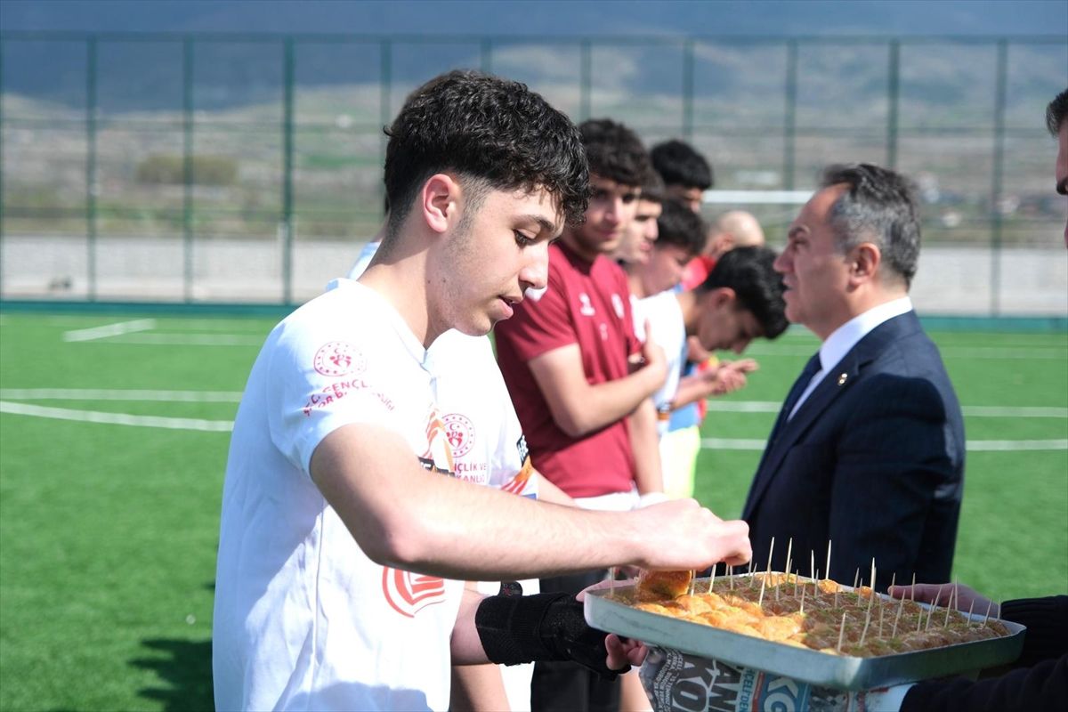 Tokat\'ta Şehitlere Rahmet Filistin\'e Destek Liseler Arası Futbol Turnuvası başladı