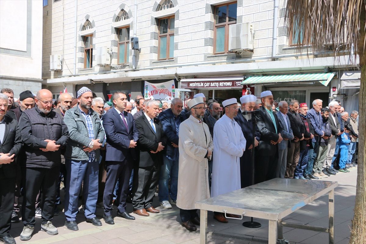 Saldırıda Hayatını Kaybedenler İçin Gıyabi Cenaze Namazı