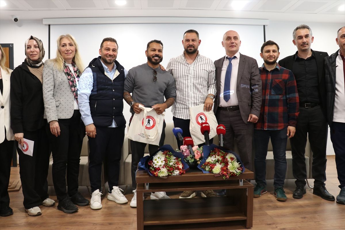 Alanzinho Öğrencilerle Buluştu