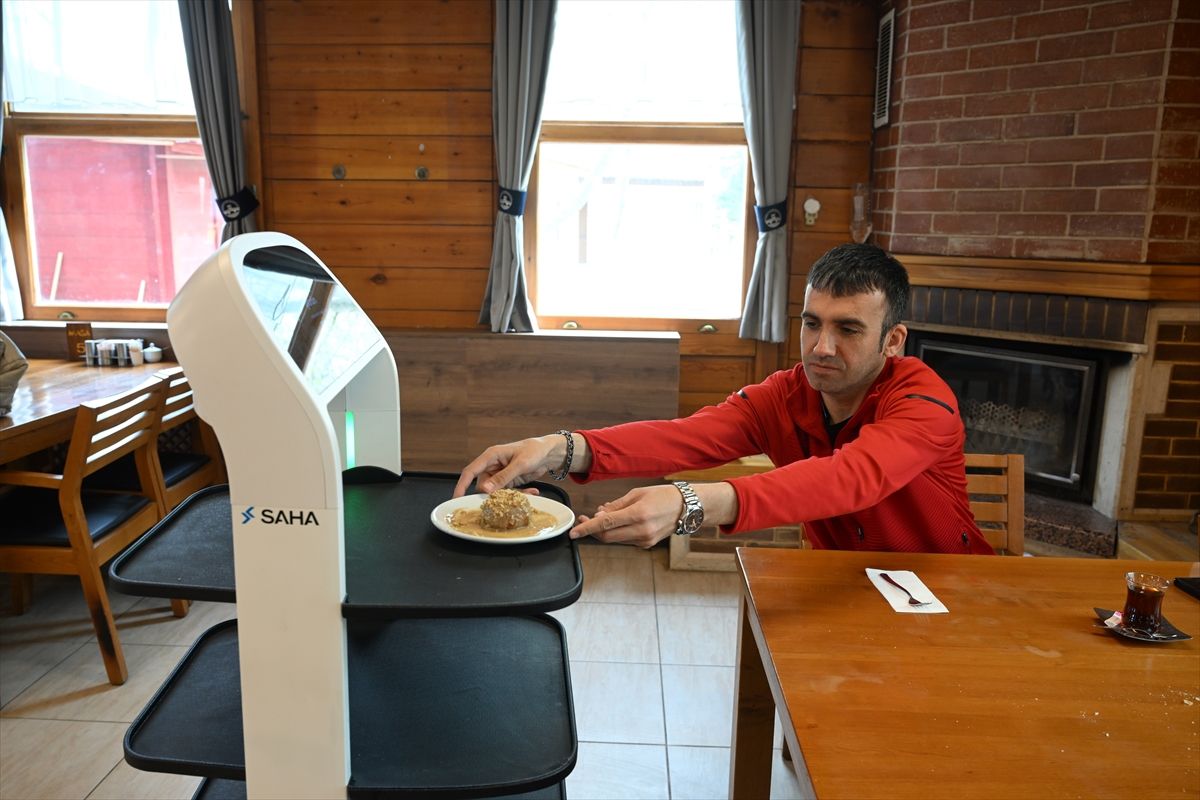 Trakya Üniversitesi\'nde Robot Garson Dönemi