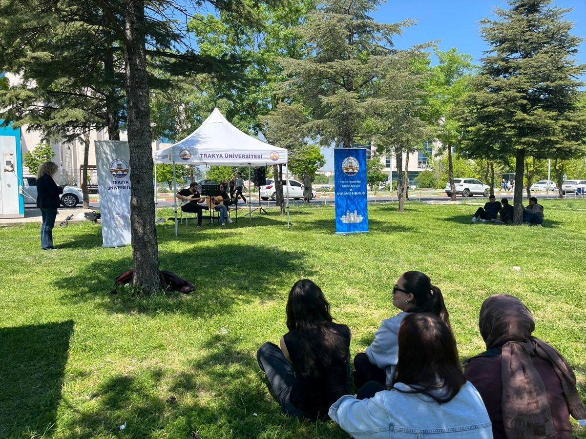 Trakya Üniversitesi\'nde Mini Konser Etkinliği