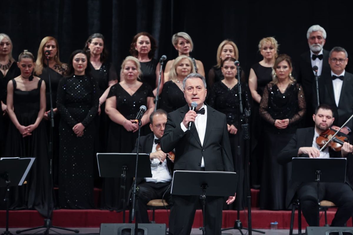 TRT Koro\'dan Denktaş Anısına Konser