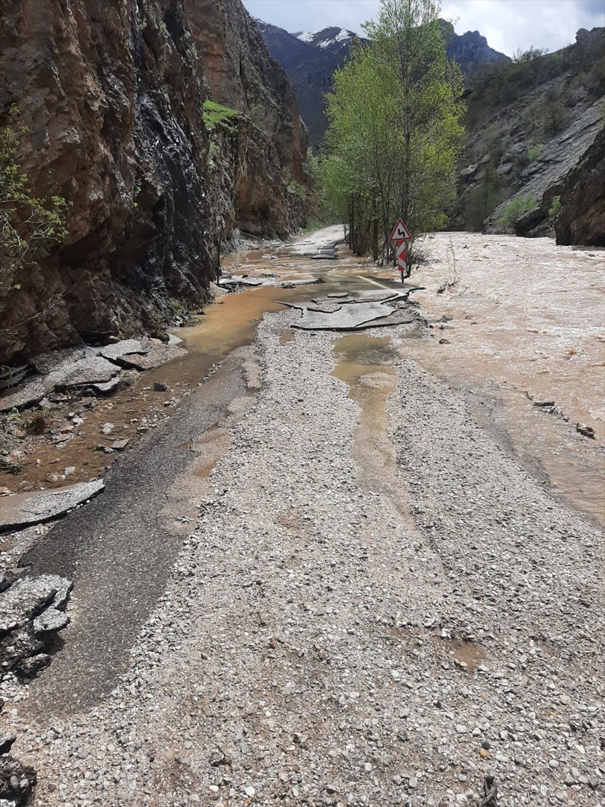 Tunceli-Ovacık Yolu Taşkın Nedeniyle Kapandı
