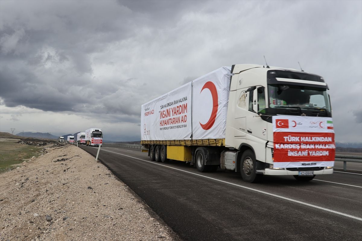 Türk Kızılay\'dan İran\'a İnsani Yardım