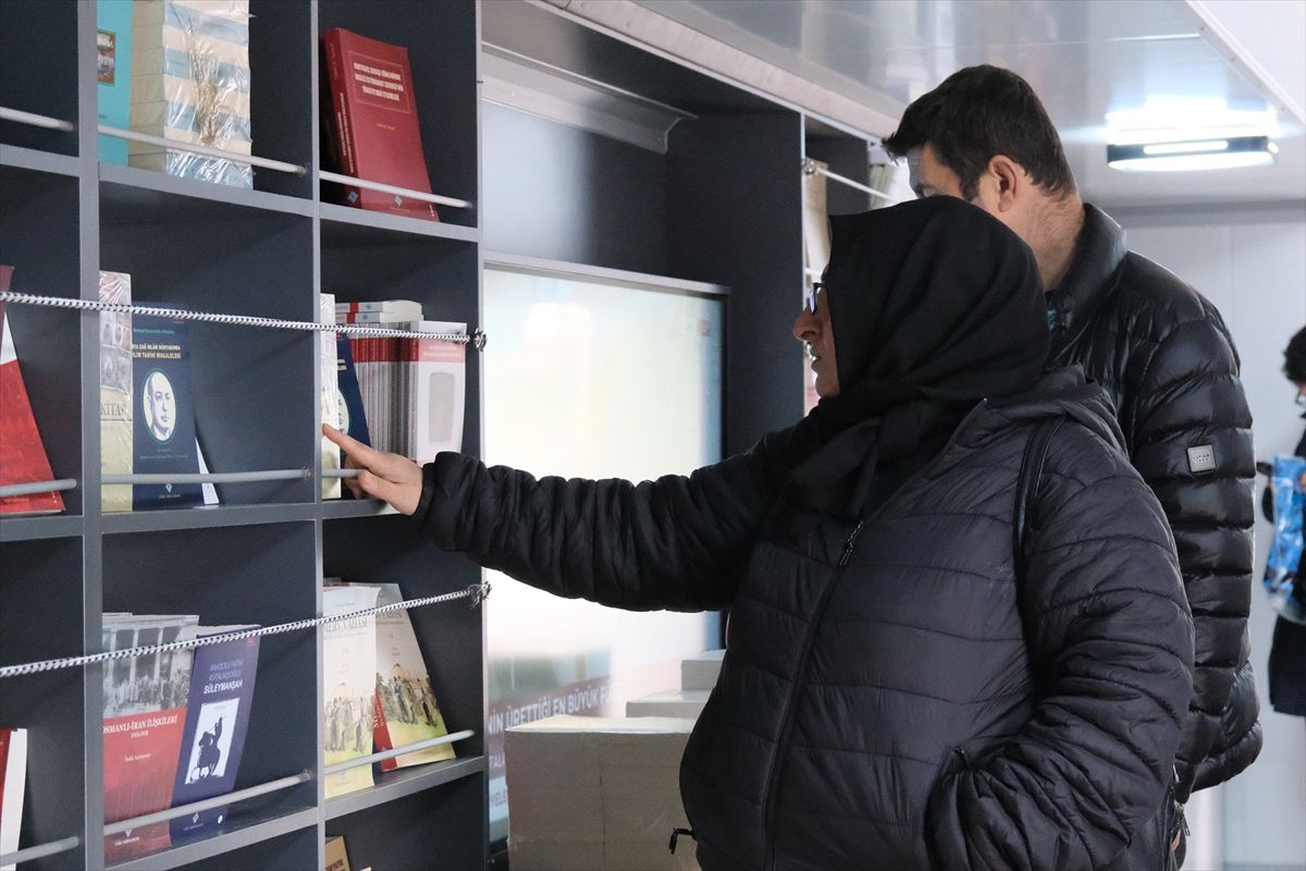 Çorum\'da Mobil Kitap Tırı Açıldı