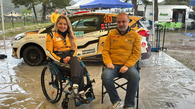 Türkiye'nin ilk engelli kadın ralli pilotu Kübra Denizci Keskin'den çifte derece