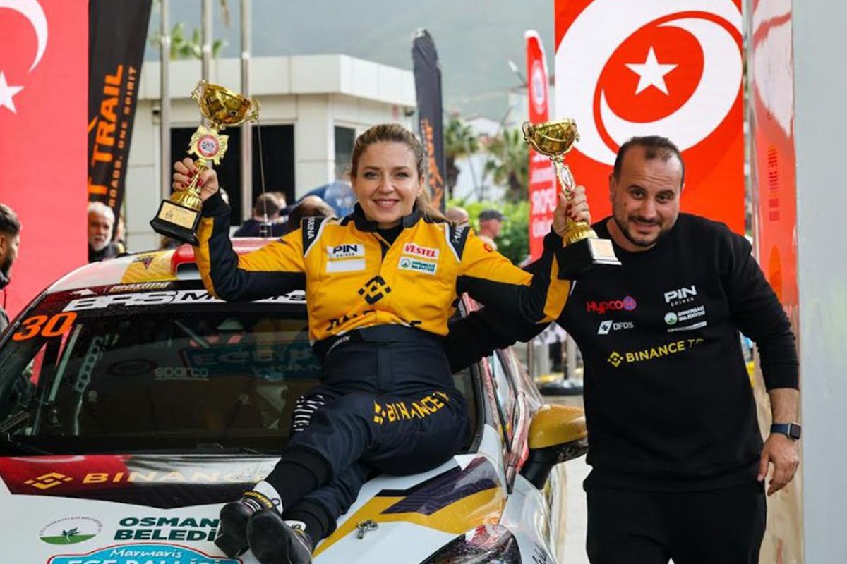 Türkiye\'nin ilk engelli kadın ralli pilotu Kübra Denizci Keskin\'den çifte derece