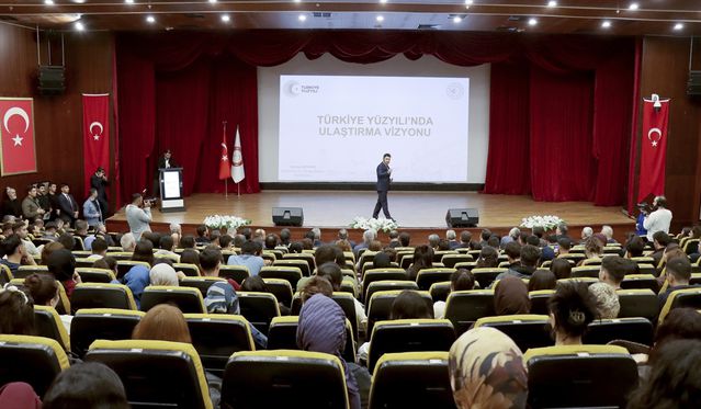 Ulaştırma ve Altyapı Bakan Yardımcısı Boyraz, Hatay’da üniversite öğrencilerine yatırımları anlattı