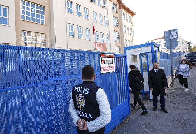 81 ilde okullarda güvenlik tedbirleri artırıldı! Her okulun önüne 2 polis