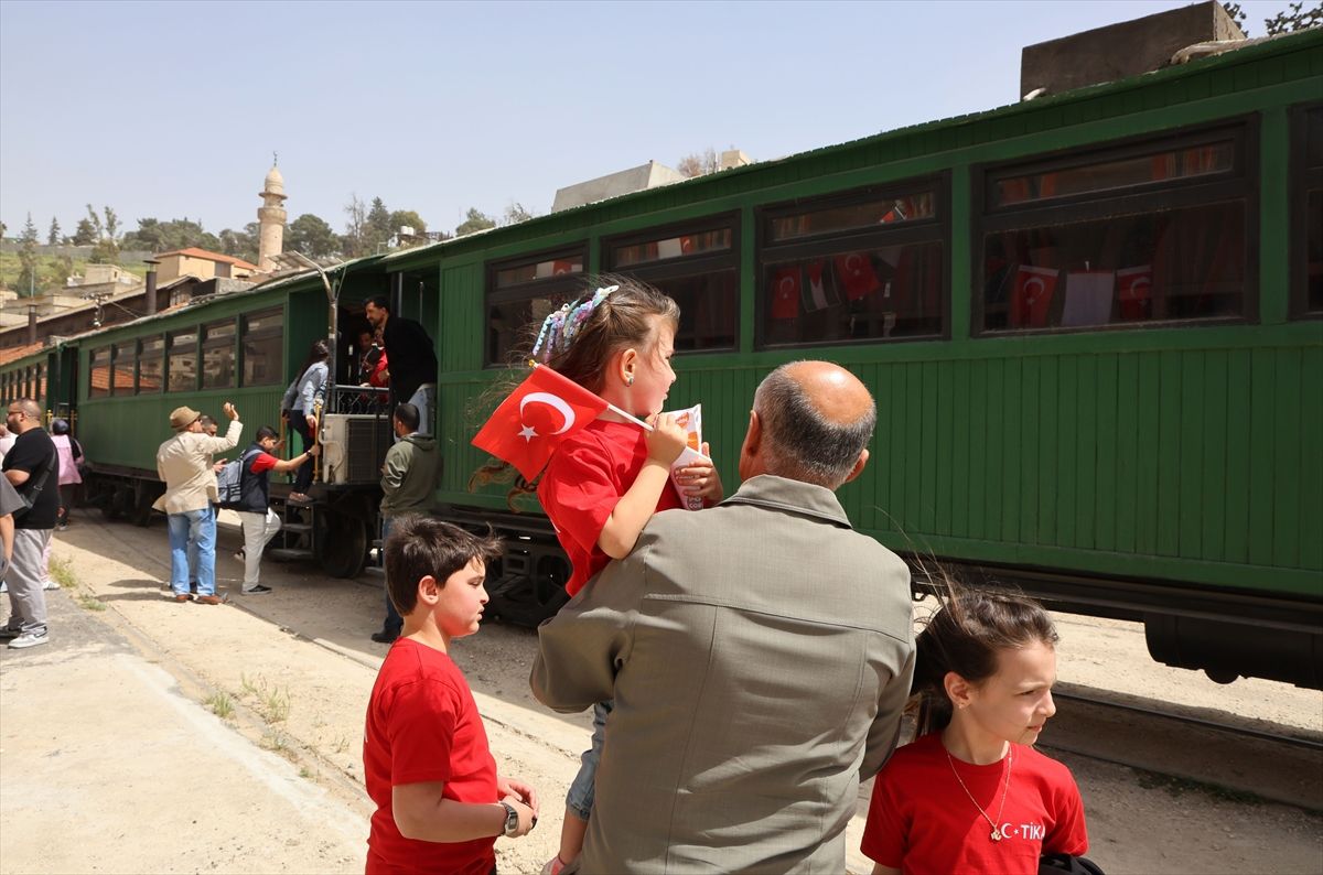 Amman\'da 23 Nisan Kutlaması