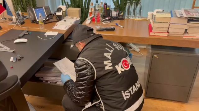 Üsküdar Belediyesi'ne operasyon! 20 kişi gözaltına alındı