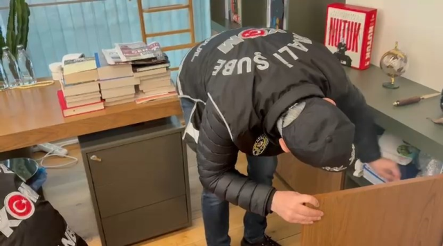 Üsküdar Belediyesi'ne operasyon! 20 kişi gözaltına alındı