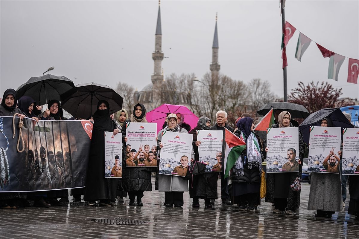 Üsküdar\'da Aksa Kadınları Derneğince İsrail\'in Filistinli esirleri hedef alan "idam yasası" protesto edildi