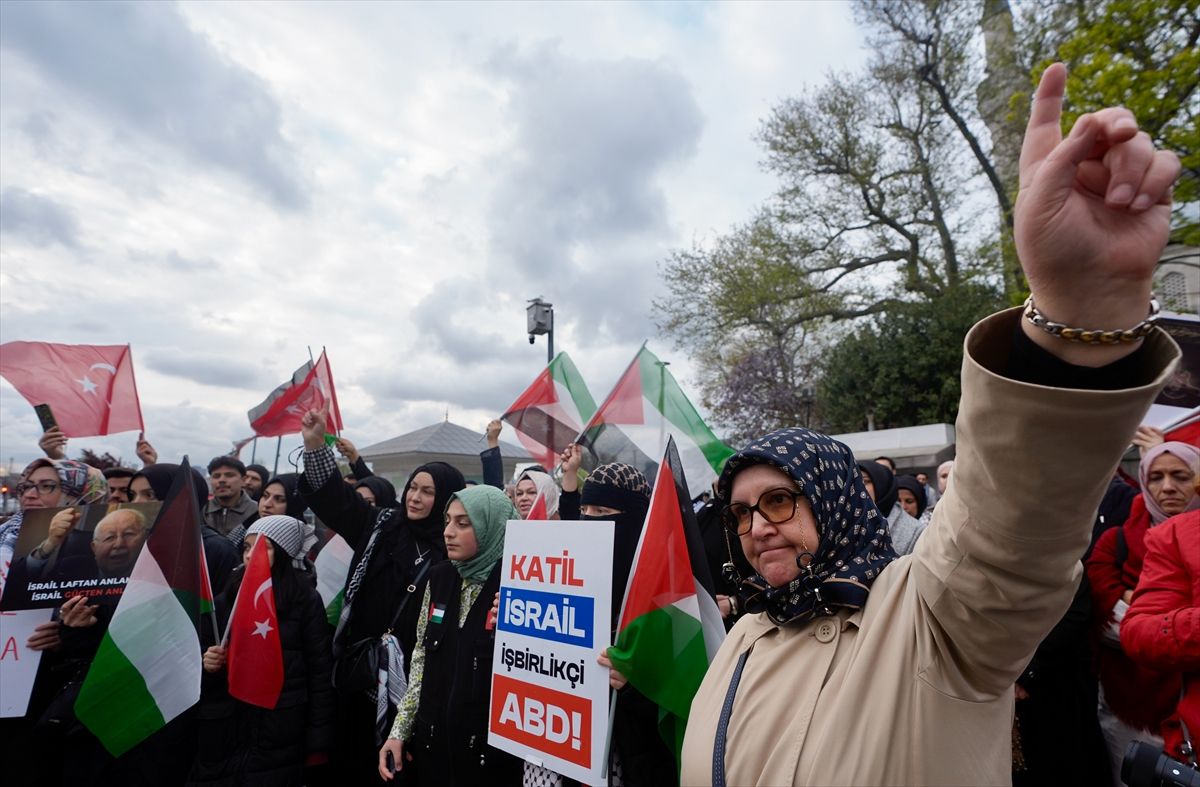 Üsküdar\'da İsrail\'in Filoya Saldırısı Protesto Edildi