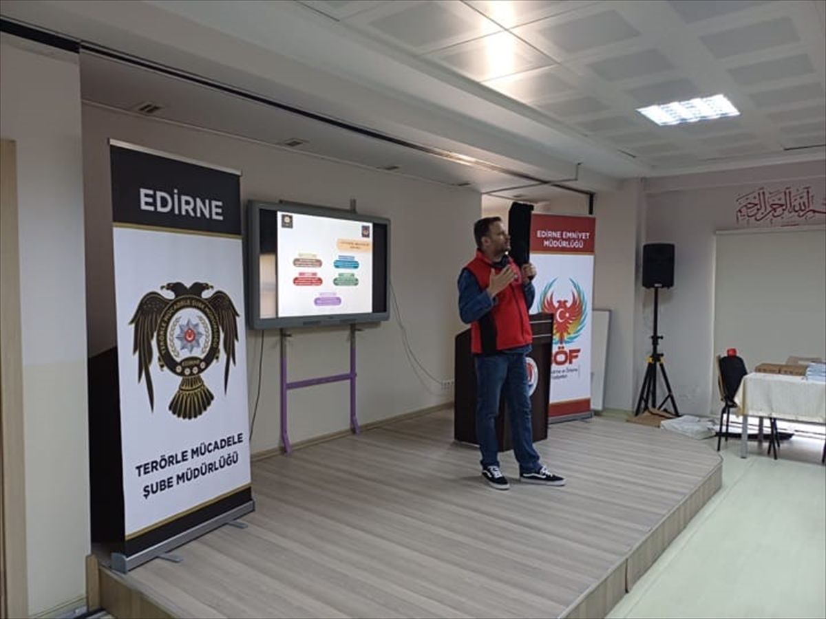 Öğrencilere \'Güvenli Gelecek\' Semineri