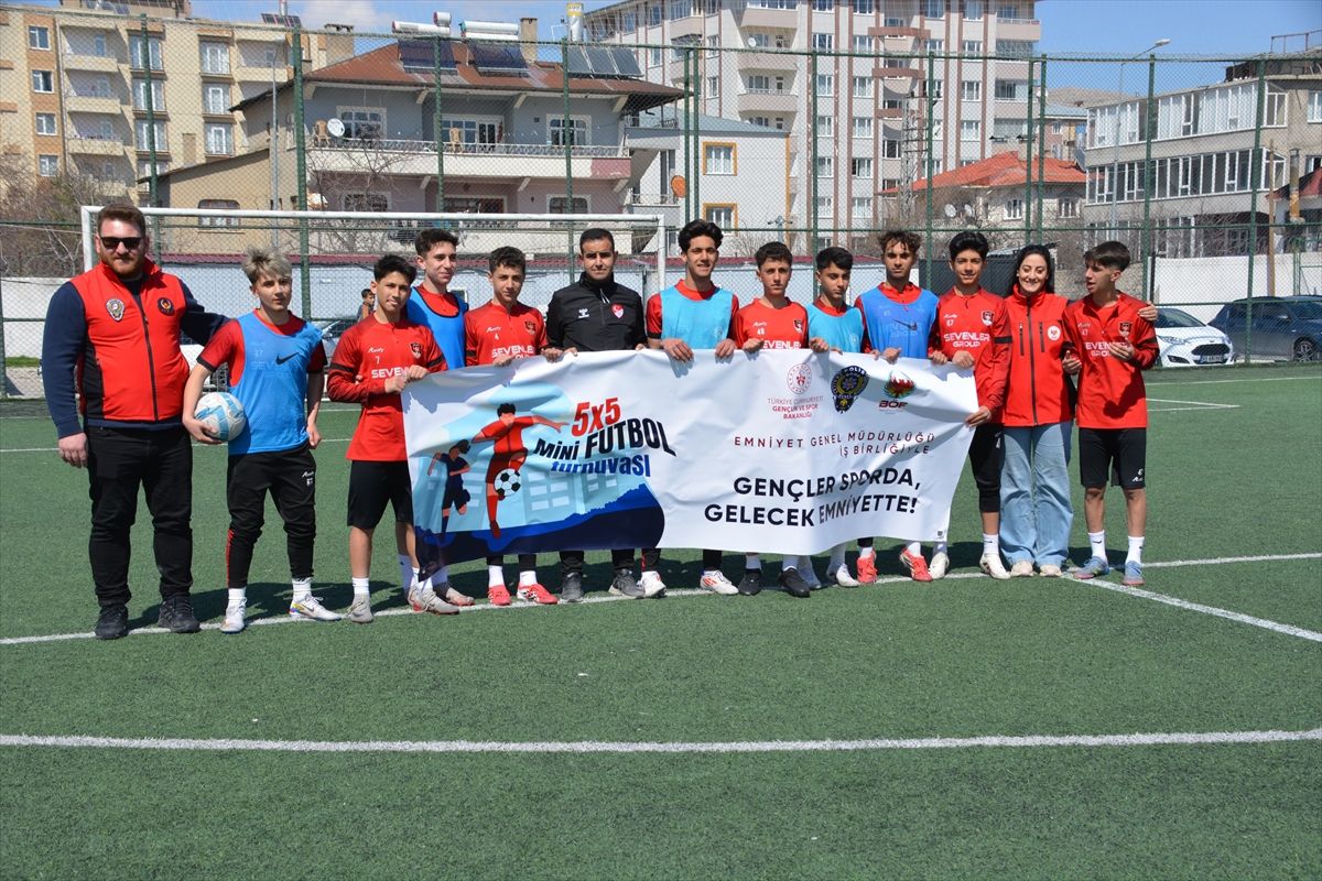 Van\'da Mini Futbol Turnuvası Düzenlendi