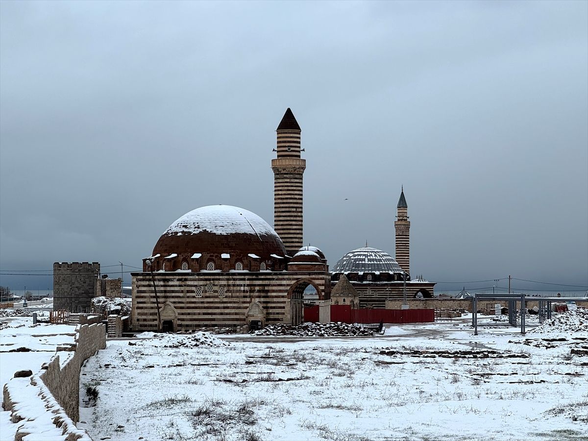 Doğu\'da Kar Yenilgisi: 317 Yerleşim Yeri Kapalı