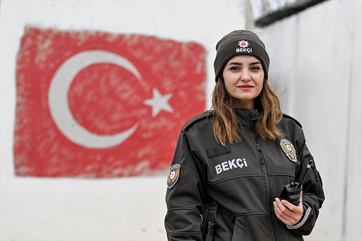 Van\'ın tek kadın bekçisi şehit babasının izinden gidiyor