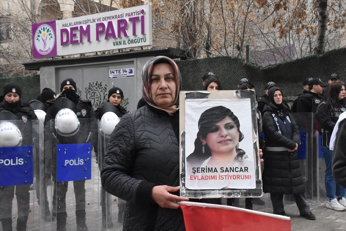 Van\'da Ailelerden PKK\'ya Tepki Eylemi