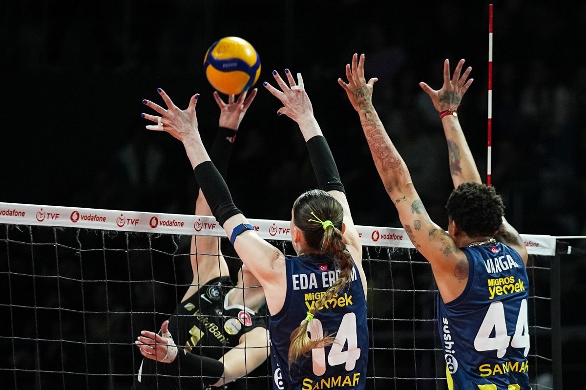 Fenerbahçe, VakıfBank\'ı 3-2 Yenerek Seriyi Eşitledi