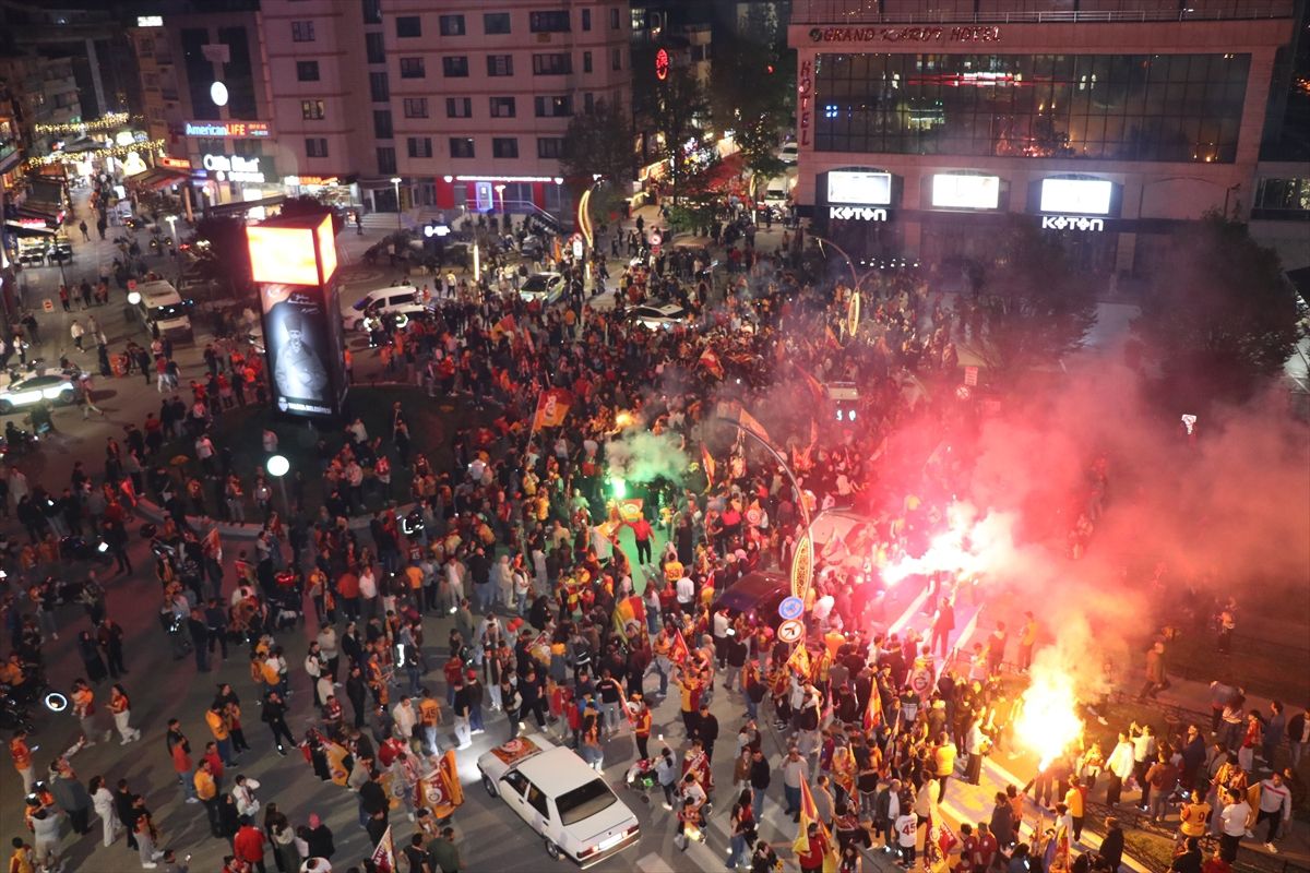 Galatasaray\'ın Şampiyonluğu Coşkuyla Kutlandı