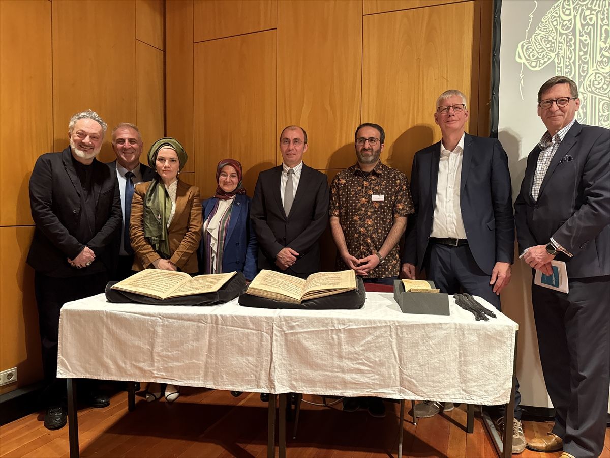 YEE tarafından hazırlanan Yunus Emre Divanı\'nın Raif Yelkenci nüshası Berlin\'de tanıtıldı