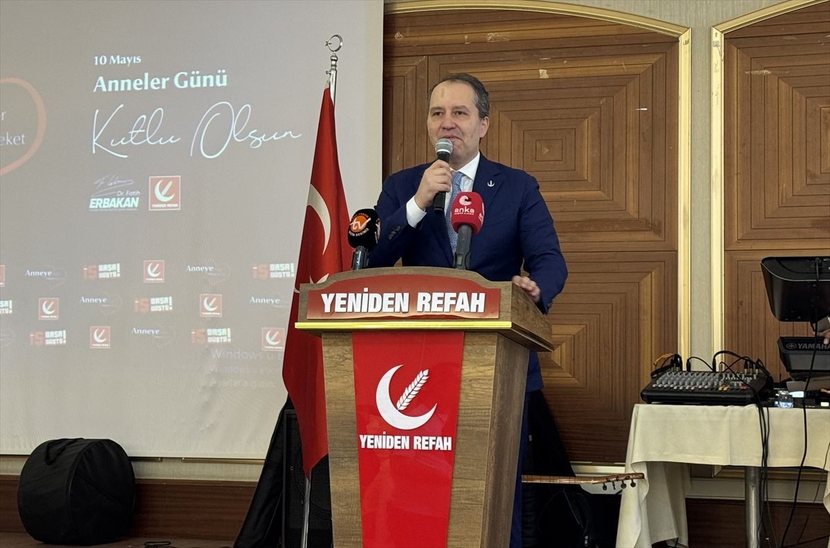 Yeniden Refah Partisi Genel Başkanı Erbakan, Anneler Günü programına katıldı